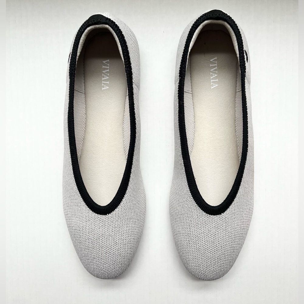 NWOT Vivaia Metallic Diamond Nubia Almond Toe Ballet Flat. Silver/Black. Size 8